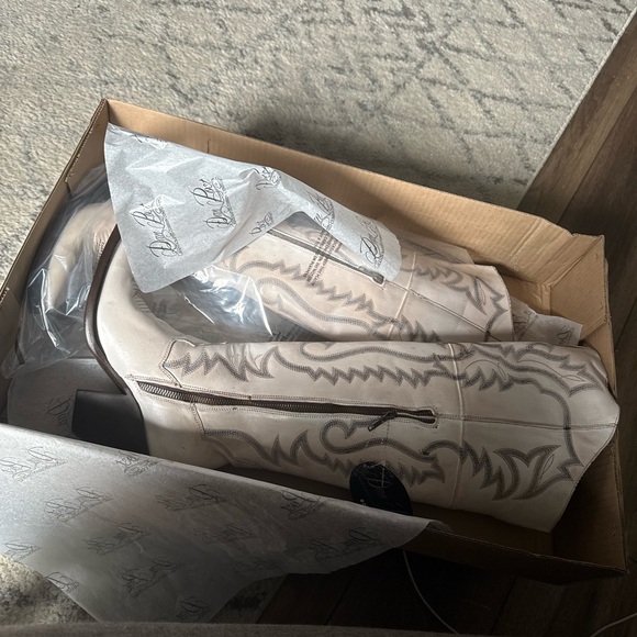 Dan post size 9 boots - Picture 3 of 8